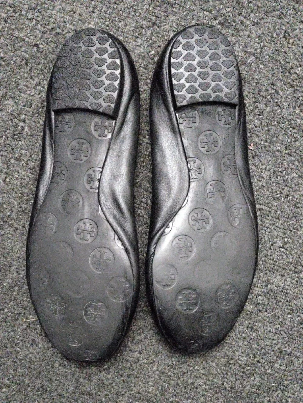 Tory Burch Logo Ballet Flats in Black Leather and Light Gray Textile